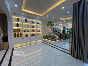 bán nhà kim mã- vạn phúc- ba đình- ngõ rộng - 40m ra phố - giếng trời có thể lắp thang máy - lô góc