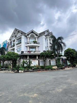 chính chủ bán biệt thự mặt tiền bùi tá hán, p. ap, q2 - dt 8x20m, 160m2 - hầm 4 tầng - giá 40 tỷ