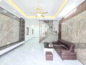 la phù. lô góc 2 mặt thoáng 40m 4 tầng chỉ 5 tỷ nhỉnh. ngõ trc nhà 3m. ô tô đỗ gần