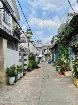 bán nhà gò dầu, tân quý, tân phú, ngang 5 x 11m, hẻm ô tô, sát mặt tiền, nhỉnh 5 tỷ nhỏ