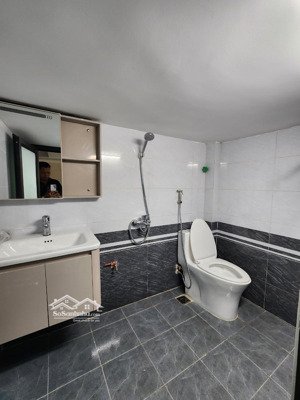 bán căn hộ tt tầng 1-kinh doanh 2 mặt tiền 2 vỉa hè rộng ô tô chạy vòng quanh dt 70m giá 7,39 tỷ