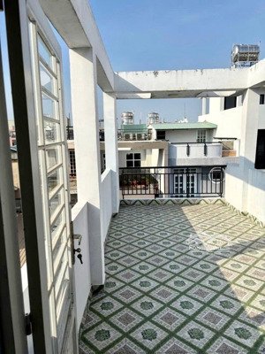 đường nhựa, xe hơi đỗ cửa - thái phiên q11 - 5 tầng - phòng rộng, cầu thang cuối - chỉ 6,9 tỷ tl