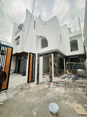 bán villa mini 3 tầng tôn đản ô tô đỗ trong sân