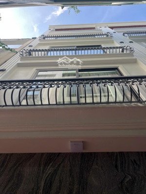 bán nhà 40 m2 xây 6 tầng thang máy nhìn ra hồ điều hòa 27ha