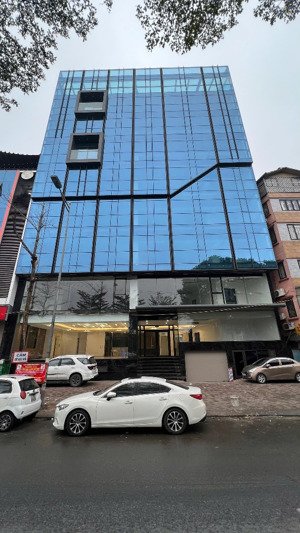 cho thuê tòa văn phòng 280m2 * 12 tầng, mt 22m siêu to khổng lồ, vỉa hè 10m.