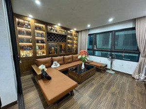 rất rẻ! bán nhà mặt phố trung kính, lô góc, vỉa hè, kd sầm uất, 195m2*7t, 52 tỷ
