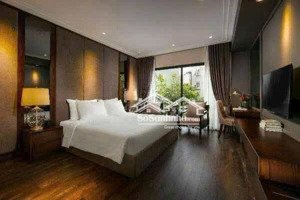 mặt phố dịch vọng hậu dòng tiền khủng 9 tầng + hầm 147m2 170 tỷ (2cgl100413)