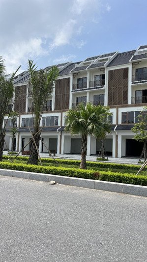 bán liền kề 100m2, 5 tầng nhật bản,mặt đường 51m đại lộ bình minh,giá 31,5 tỉ, hinode royal park