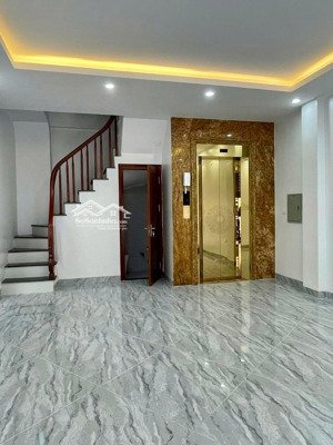 vương thừa vũ -39m x 5 tầng -2 mặt thoáng -gần ô tô -giá 9.5 tỷ