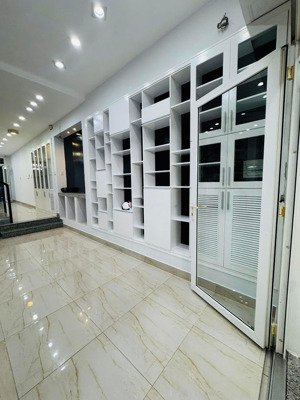 nhà tân bình cách đường trường chinh 300m, hẻm xe hơi yên tĩnh, dân cư ổn định lâu năm