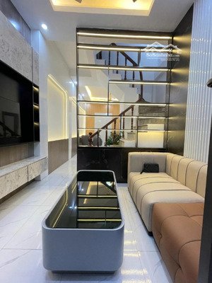 bán gấp nhà đẹp 4pn + 5wc, 31m2, yên hòa, cầu giấy, giá siêu hời 8,1 tỷ