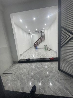 cho thuê nhà 4 tầng, 4 ngủ, 3 vệ vinh, 45m2/tầng sau ecohome phúc lợi.