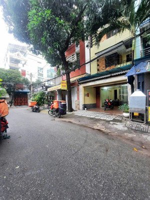 5x18.5m- khu bình phú quận 6- 4 tầng, dòng tiền 20 tr/ tháng
