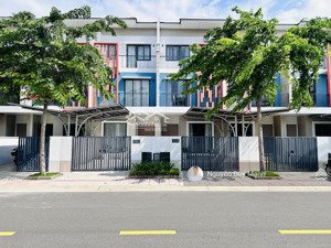 bán nhà view công viên 5.000m2 kđt suncasa central tại vsip 2 bình dương 3tầng/100m2 giá full 3.5ty