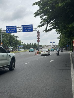 biệt thự siêu đẹp khu sân bay tân sơn nhất. p2 - tân bình . 7 x 18 . 1 trệt 3 lầu + 1 tum. giá 35ty