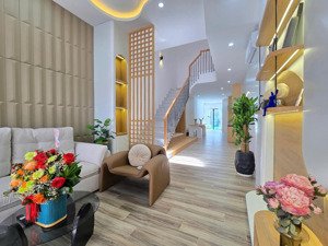 villa mini 4 tầng 5pn, sát biển phạm văn đồng, đường chính hữu, sẵn hd thuê 50tr/tháng