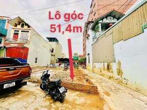 lô góc 51,4m giáp ngọ-thị trấn chúc sơn- phường chương mỹ