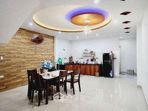 bán gấp nhà 3 tầng mẹ thứ, dt 125m, 4pn hướng bắc, vị trí kinh doanh