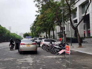 chủ cần tiền bán gấp thang máy - trần thủ độ 150 m , giá 38 tỷ