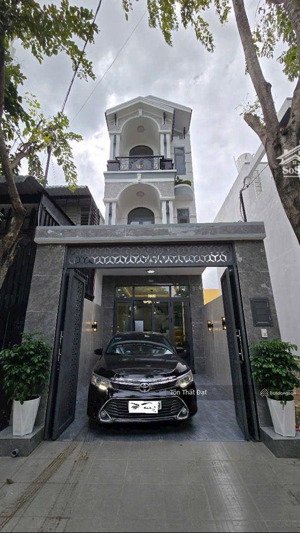 bán nhà đẹp 3 tầng, xây mới thiết kế hiện đại, ô tô đậu trong sân, hẻm 10m đường lò lu,trường thạnh