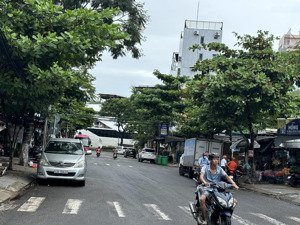 cần bán mặt tiền triệu việt vương vị trí đẹp sát trần hưng đạo ngay cá chép hoá rồng.