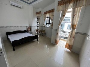cho thuê hoặc bán nhà trệt 3 lầu làm hotel có 13 phòng có nhà vệ sinh riêng, trong kdc cái răng, ct