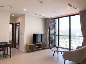 bán căn 2 phòng ngủ view biển tầng cao , đang cho thuê thu về 17triệu/tháng 
