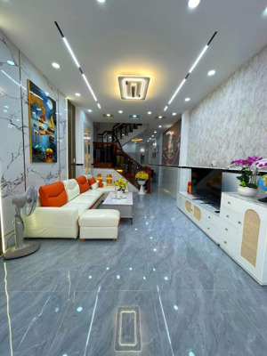 chưa đến 3 tỷ có ngay nhà 1 trệt 1 lầu, 3 phòng ngủ ngay mt lê văn sỹ, phường 1, tân bình