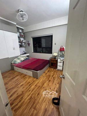 chính chủ b.á.n chung cư tại mặt phố sài đồng - 2pn - full nội thất - sàn gỗ - hướng mát.