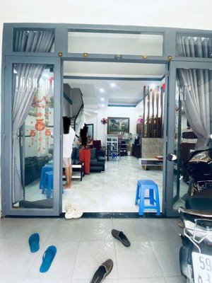 kẹt tiền bán lỗ căn nhà mới!đường trần mai ninh p12 quận tân bình,dt:50m2/3.050 tỷ,hẽm xe hơi,shr