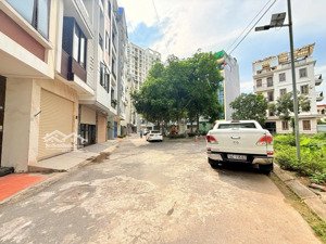 bán nhà dịch vọng, cầu giấy, 40m, 5 tầng, mt4m, nhà mới, nội thất hịn, ô tô, 10,5 tỷ