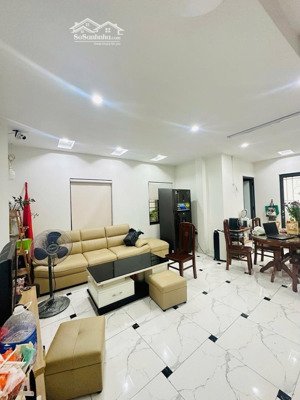 quan nhân 45m x 6 tầng 8,9 tỷ sổ đỏ thanh xuân 10 phòng ở & cho thuê.
dòng tiền ổn định ngõ rộng.