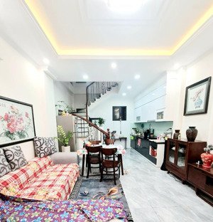 bán nhà hoàng hoa thám_tây hồ_35m_5 tầng_mt 4.7m_9.5 tỷ_lô góc_ba mặt thoáng_cách ngõ ô tô 50m