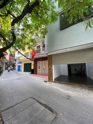 cho thuê nhà lô góc ô tô ngủ trong nhà trung tâm hoàng hoa thám