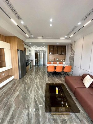 bán nhà phố cổ linh-long biên dt 55m2, 7 tầng, mt 4.7m, gara ô tô, thang máy ô tô 16 chỗ đỗ cổng.