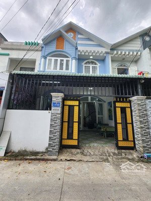 3.95 tỷ/ bán nhà ngang 6m gần trung tâm y tế dĩ an đường oto, rộng rãi thoả mái