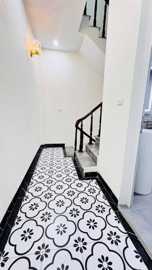 nhà mới quan nhân, thanh xuân, 30m, 5 tầng gần chợ, trường giá 6.5 tỷ