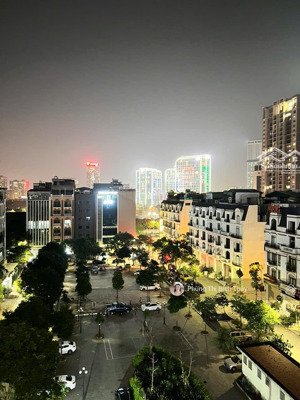 chủ đầu tư chứng khoán, bán gấp tòa hoa hậu mp trần thái tông- gần fpt- 160m2- 9 tầng- 96 tỷ