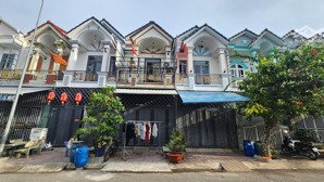 bán nhà hoàn công kdc phú hồng thịnh 8 dt: 60m2 thổ cư 100% ( 4x15m ), p.bình chuẩn, tp.thuận an