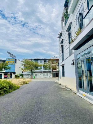 bán lô tái định cư mỹ gia gần trục đường 27m, đông nam, có sổ hồng.