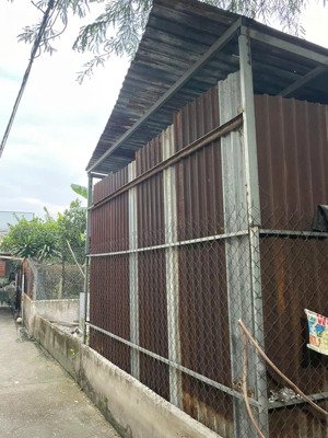 cần cho thuê đất (có nhà nát cấp 4)xã bà điểm , hóc môn , dt: 4m x 12m giá 1 triệu / 1 tháng