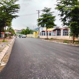 cần bán mảnh đất 40m , ngõ thông oto đỗ cổng . giá cam kết rẻ nhất đại áng -xã ngọc hồi