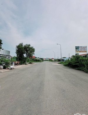 bán gấp lô 5mx24m. mặt tiền đường 24m. kdc 28ha nhơn đức nhà bè. giá : 5,6 tỷ.lh:0938888299