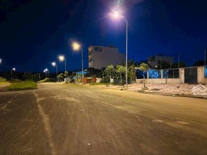 bán gấp lô kế góc sát sông 5mx24m. mt đường 14m kdc 28ha nhơn đức nhà bè. giá:36tr/m2.lh:0938888299