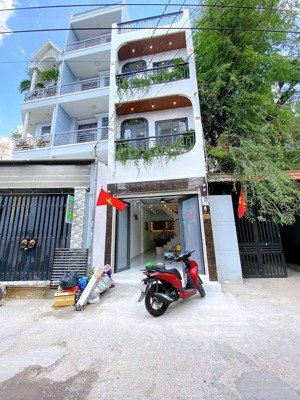 chú minh bán gấp nhà đường 6m ở hồng bàng-p12-q5. giá 3tỷ3/72m2, cho thuê 20tr/th gần bv chợ rẫy