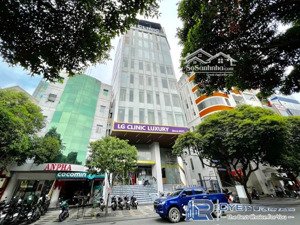 tòa nhà 3 mặt tiền mới xây trái tim quận 1