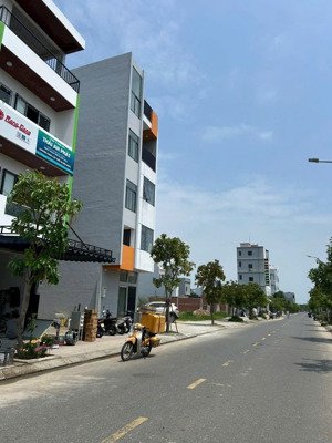 đất góc 2 mặt tiền phan thị nể cách biển 100m. trục thông biển. s= 94m2 ngang 6.6m giá: 8.45 tỷ