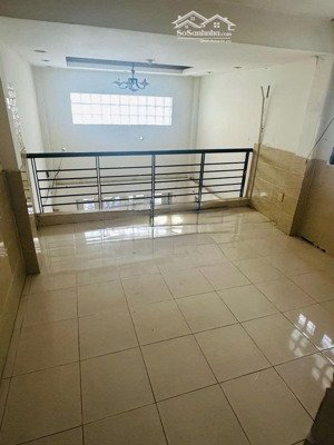 cho thuê căn góc 2 mặt tiền đường số quận 4