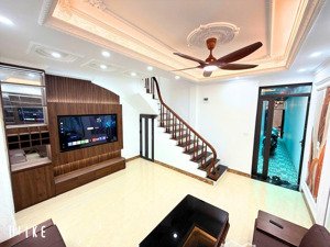 chính chủ bán nhà đẹp ở cầu giấy, full nội thất, 6 tầng, 35m², nhỉnh 8 tỷ, sát ô tô, nở hậu,khu vip