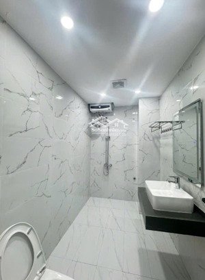 nhà cực đẹp, bồ đề 35m, 5 tầng, mt 4m, ô tô kinh doanh, giá chỉ 9.x tỷ.